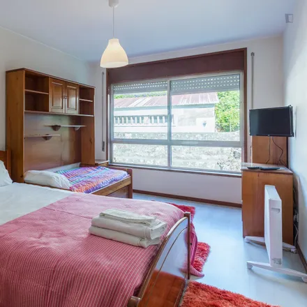 Rent this 1 bed apartment on Bufet Fase in Rua da Fontinha, 4000-243 Porto