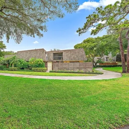 Buy this 3 bed house on 44 Old Meadow Way in Palm Beach Gardens, FL 33418