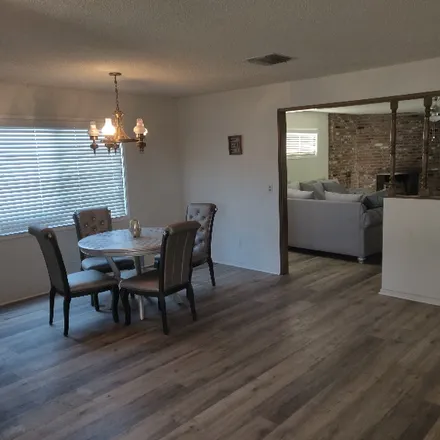 Image 7 - 7409 Woodlake Avenue, Los Angeles, CA 91307, USA - Room for rent