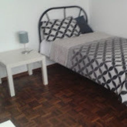 Rent this 1 bed room on Rua Dr Armando Pedro Lt28 2º esq  2400713 Leiria