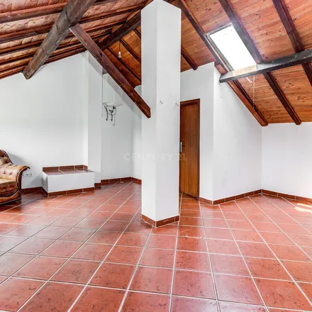Rent this 5 bed apartment on Rua de São Sebastião in 2860-471 Moita, Portugal