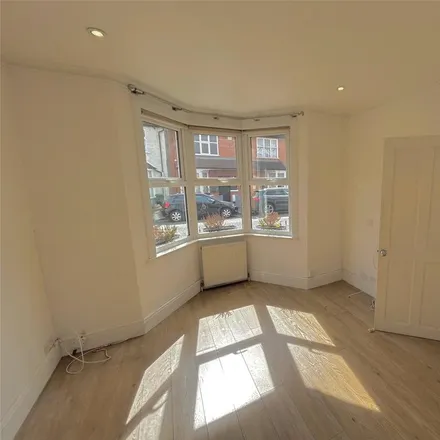 Rent this 3 bed townhouse on 11 Morgan Road in Bromley Park, London