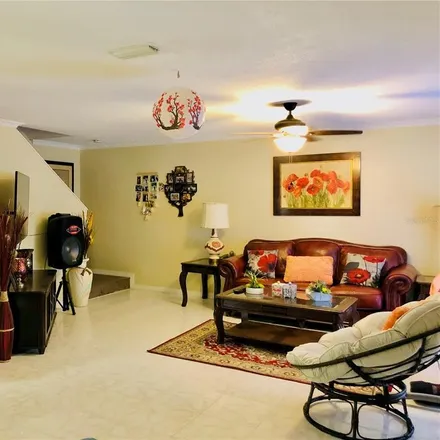 Image 3 - 4003 Dolphin Drive, Tampa, FL 33617, USA - Townhouse for sale