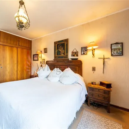 Buy this 4 bed house on Edimburgo 637 in 756 0846 Provincia de Santiago, Chile