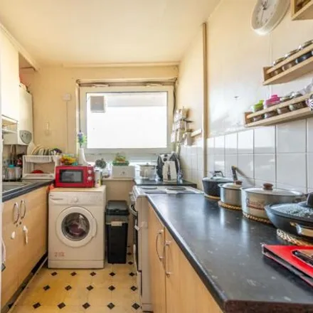 Image 5 - Hume House, Queensdale Crescent, London, W11 4XW, United Kingdom - Apartment for sale