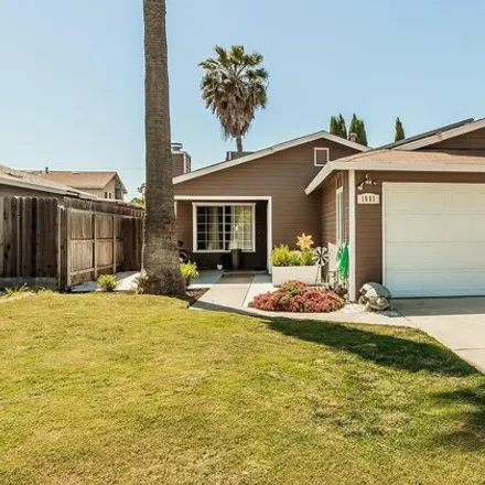Buy this 3 bed house on 1077 11th Avenue in Kingsburg, CA 93631