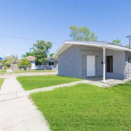 Rent this 3 bed house on 285 West Murrill Avenue in Baytown, TX 77520