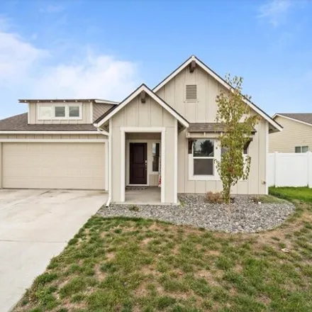 Buy this 3 bed house on 452 West Theater Lane in Hermiston, OR 97838