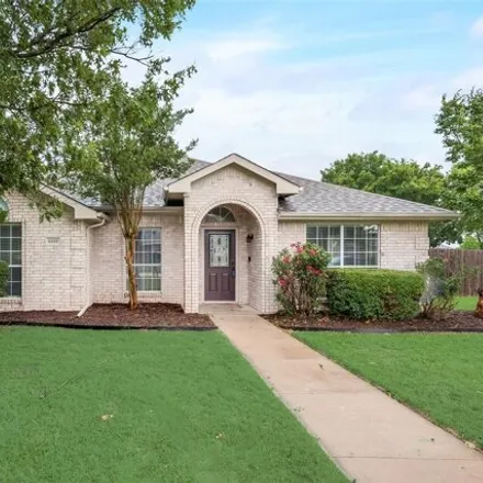 Buy this 4 bed house on 928 Crestridge Drive in Midlothian, TX 76065