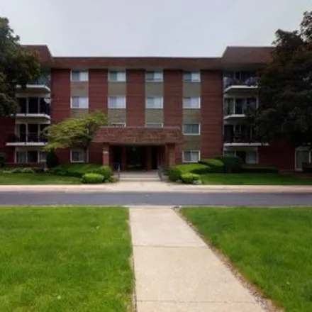 Buy this 2 bed apartment on #3n,1025 South Fernandez Avenue in Golden Corridor, Arlington Heights