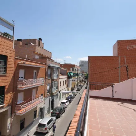 Image 2 - Calle de Santoña, 31, 28026 Madrid, Spain - Apartment for rent