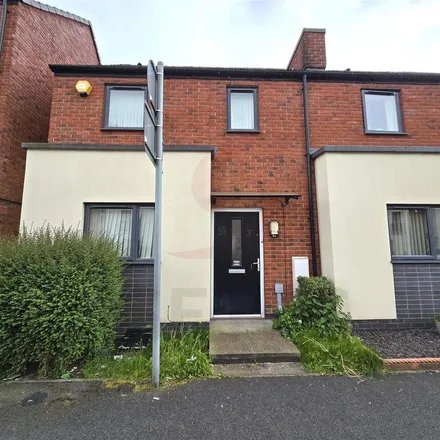 Rent this 3 bed duplex on Sandal Avenue in Leicester, LE4 5HZ