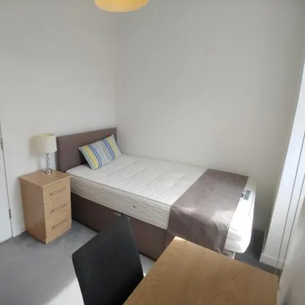 Image 7 - Dalmally Street, Queen's Cross, Glasgow, G20 6RN, United Kingdom - Apartment for rent