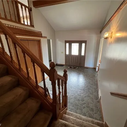 Image 3 - 2038 Kevin Court Northeast, New Philadelphia, OH 44663, USA - House for sale