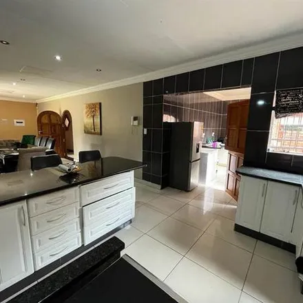 Image 6 - Tarentaal Avenue, Tshwane Ward 2, Pretoria, 0155, South Africa - Apartment for rent