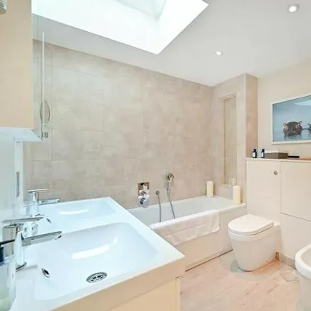 Image 7 - 10 Eaton Terrace Mews, London, SW1W 8EX, United Kingdom - House for rent
