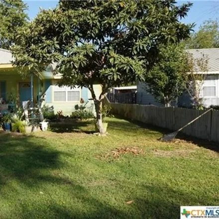 Image 2 - 931 Peach Street, Jourdanton, TX 78026, USA - House for sale