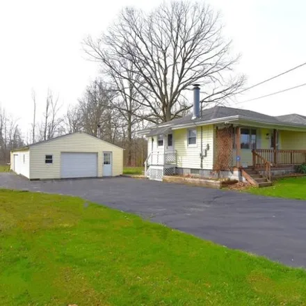 Buy this 2 bed house on 6248 Mount Everett Road in Hubbard Township, OH 44425