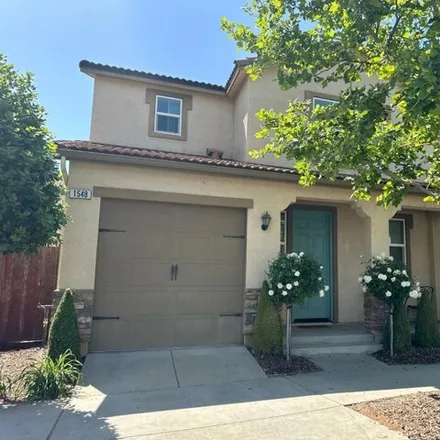 Rent this 3 bed house on 1546 North Dara Avenue in Clovis, CA 93619