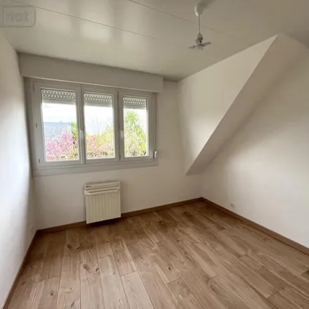 Rent this 5 bed apartment on 10 bis Rue de Verdun in 59122 Hondschoote, France