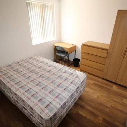 Image 2 - Russell Terrace, Royal Leamington Spa, CV31 1EY, United Kingdom - Room for rent