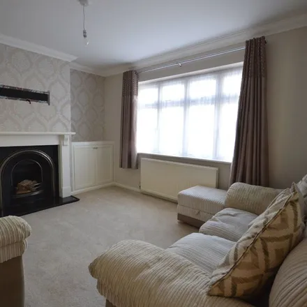 Image 3 - Redriff Road, London, RM7 8HD, United Kingdom - Apartment for rent