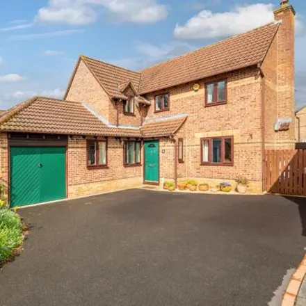 Buy this 4 bed house on Yew Close in Bicester, OX26 3YA