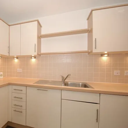 Image 1 - The Birches, Horsell, GU22 7ES, United Kingdom - Apartment for rent