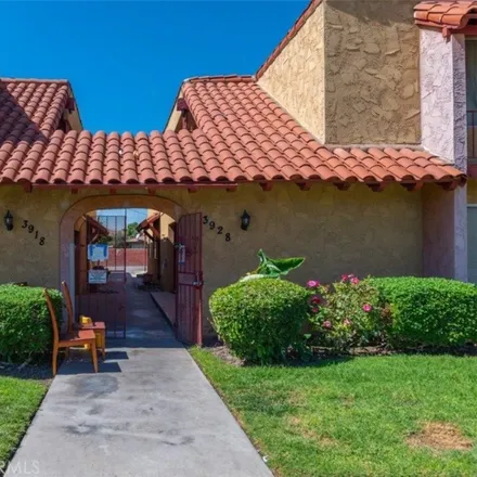 Image 2 - 3918 North Lugo Avenue, San Bernardino, CA 92404, USA - Apartment for sale