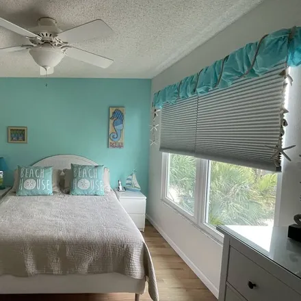 Rent this 2 bed condo on United States Post Office in 101 Bridge Street, Anna Maria island