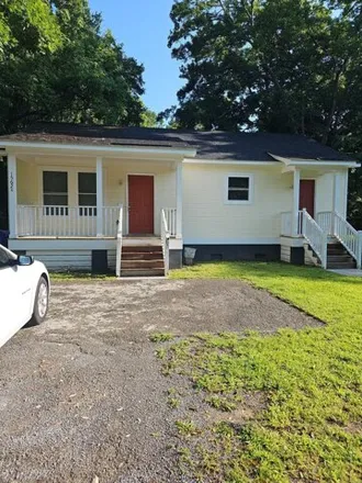 Rent this 3 bed house on 1562 Mulberry St Unit A in Charleston, South Carolina