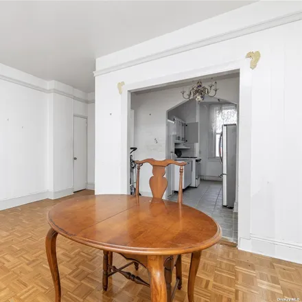 Image 4 - 28-19 42nd Street, New York, NY 11103, USA - Townhouse for sale