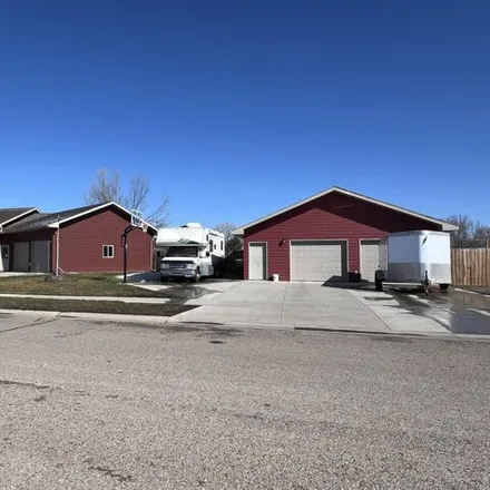 Buy this 5 bed house on 933 Saxton Drive in Huron, SD 57350