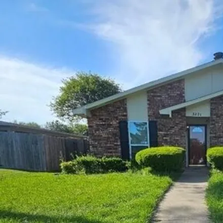 Buy this 3 bed house on 3879 Guthrie Road in Garland, TX 75043