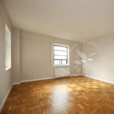 Image 3 - 5 Fordham Hill Oval Apt 11a, New York, 10468 - Apartment for sale