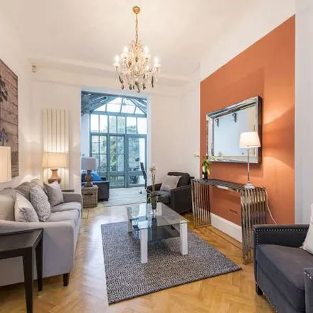 Rent this 5 bed apartment on St Stephen's Centre in Netherton Grove, London