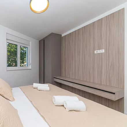 Rent this 3 bed apartment on Okrug Gornji in Put Mavarčice, 21223 Okrug Gornji