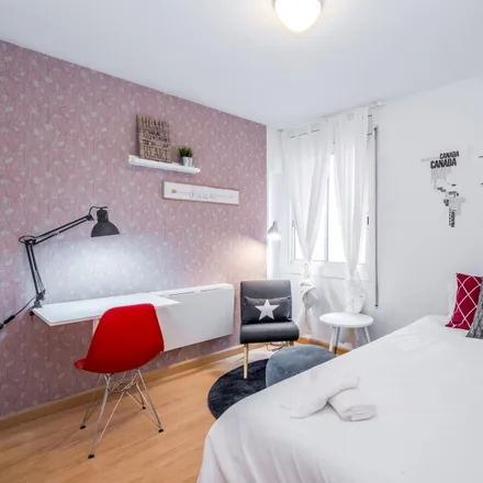 Rent this 3 bed room on Carrer de Wellington in 70, 08005 Barcelona