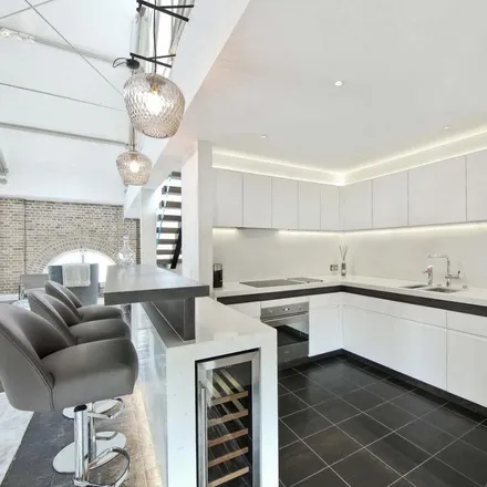 Image 3 - Ivory House, East Smithfield, London, E1W 1AT, United Kingdom - Apartment for rent
