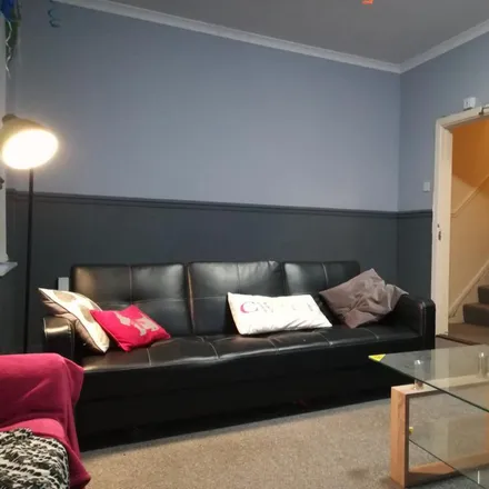 Image 2 - Sugaring Lounge, Gwydr Crescent, Swansea, SA2 0AB, United Kingdom - Townhouse for rent
