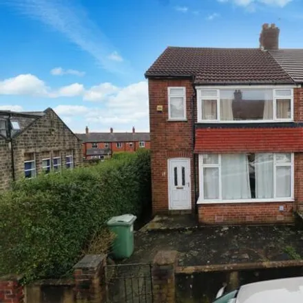 Buy this 3 bed duplex on Featherbank Mount in Farsley, LS18 4QL