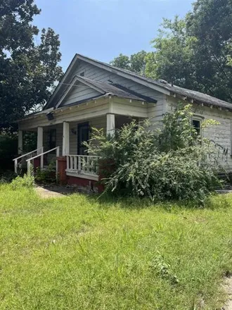 Buy this 2 bed house on 3023 Sax Road in Memphis, TN 38109