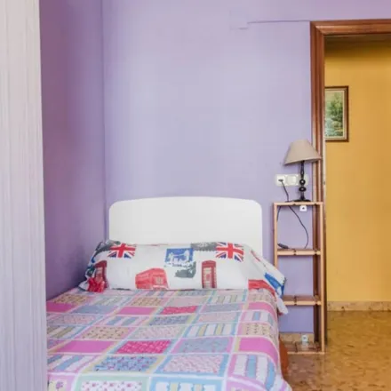 Rent this 3 bed room on Carrer del Doctor Vicent Zaragozà in 20, 46020 Valencia