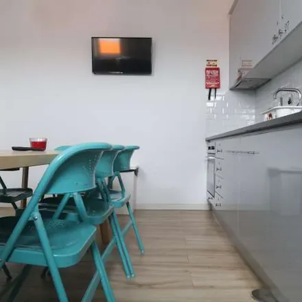 Rent this 8 bed apartment on Rua da Preciosa in 4100-417 Porto, Portugal