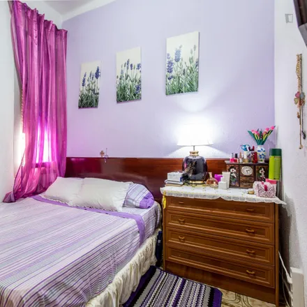 Rent this 3 bed room on Carrer de Piquer in 08001 Barcelona, Spain