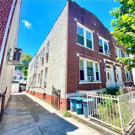 Image 3 - 1764 71st Street, New York, NY 11204, USA - Townhouse for sale