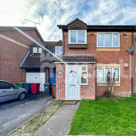 Rent this 4 bed house on Gladstone Way in Slough, SL1 9AG