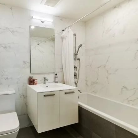 Image 4 - 323 East 53rd Street, New York, NY 10022, USA - Condo for sale