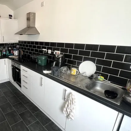 Rent this 3 bed room on Chaddesley Terrace in Swansea, SA1 6HA