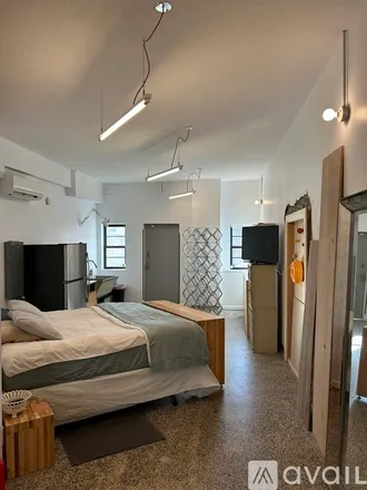 Rent this studio condo on 821 E 31st St